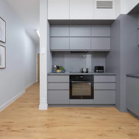 Lejlighed Modern With Air Conditioning And Parking Near The Pge Stadium In By Renters Warszawa