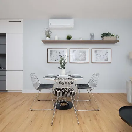 Modern With Air Conditioning And Parking Near The Pge Stadium In By Renters