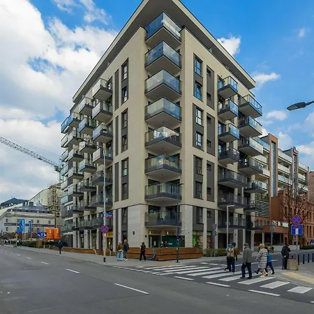 Modern With Air Conditioning And Parking Near The Pge Stadium In By Renters Appartement Varsovie
