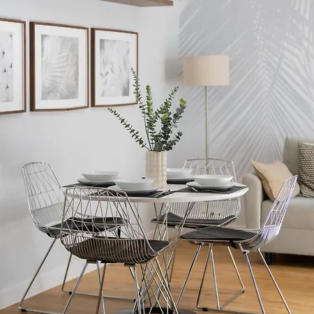 Lejlighed Modern With Air Conditioning And Parking Near The Pge Stadium In By Renters Warszawa