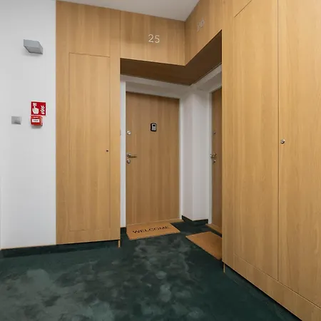 Modern With Air Conditioning And Parking Near The Pge Stadium In By Renters