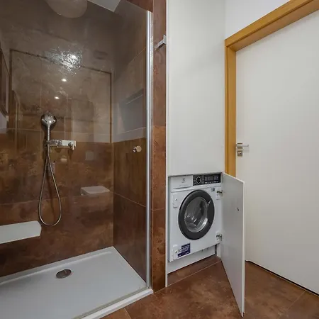 Appartement Modern With Air Conditioning And Parking Near The Pge Stadium In By Renters *