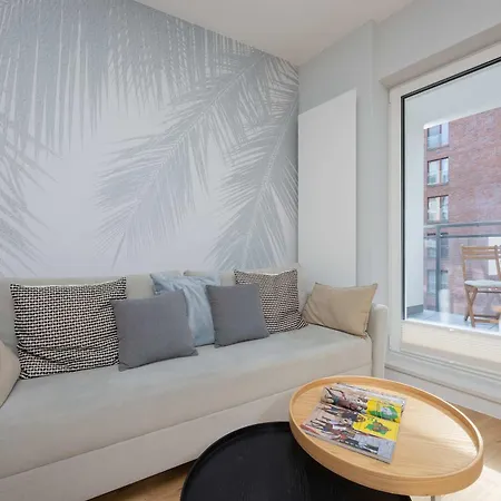 Modern With Air Conditioning And Parking Near The Pge Stadium In By Renters