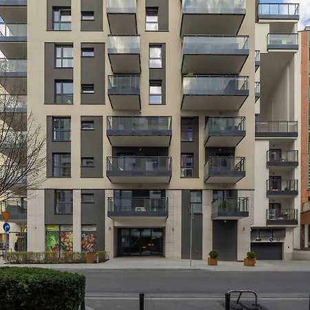 Modern With Air Conditioning And Parking Near The Pge Stadium In By Renters